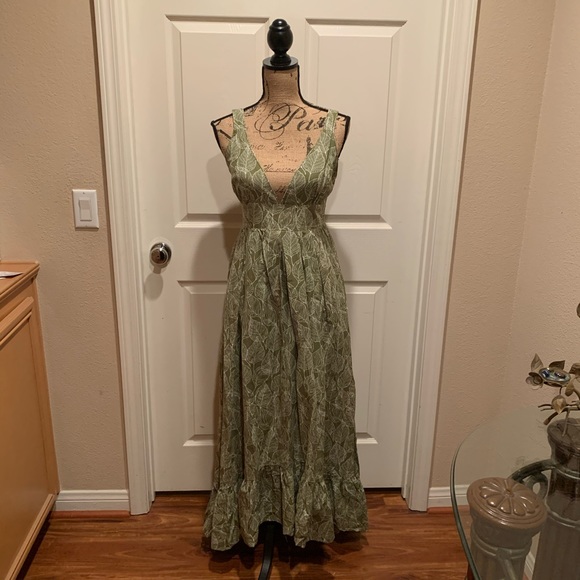 green and white floral maxi dress